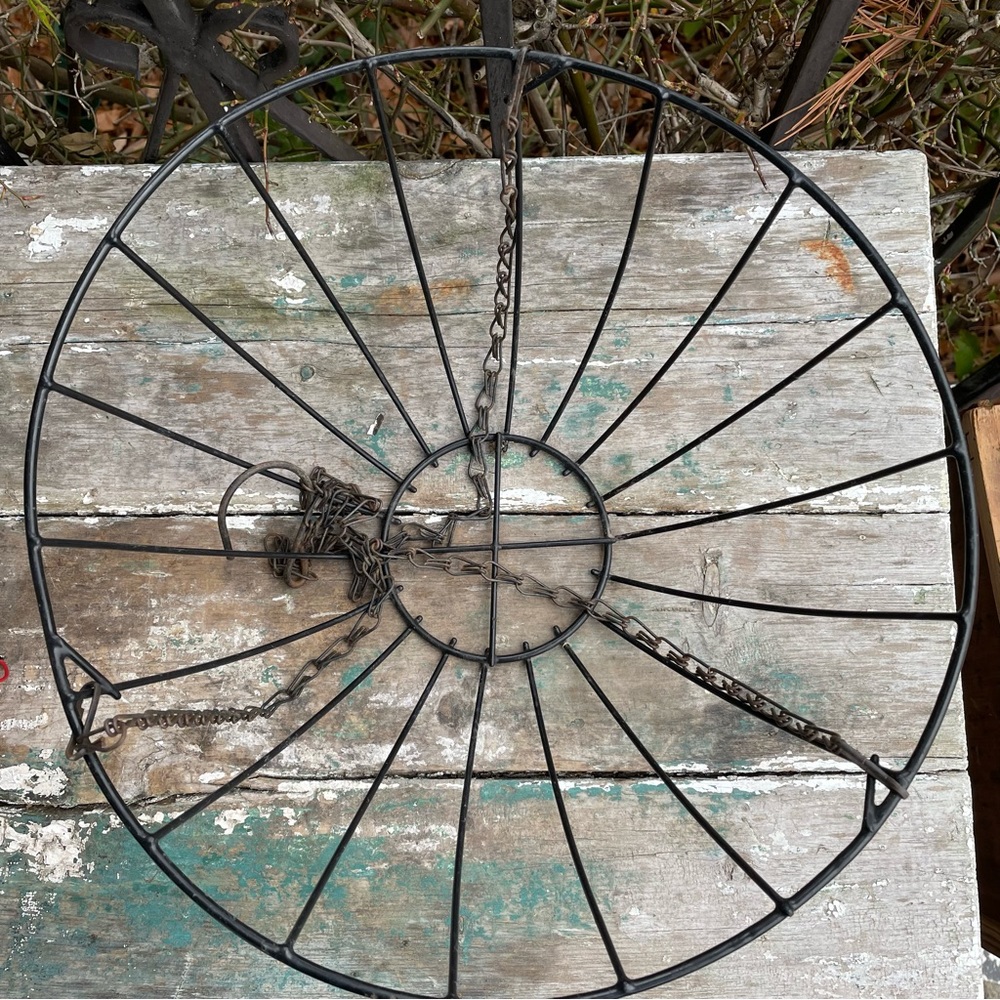 Vintage black metal hanging basket & chain Rustic Farmhouse - Picture 4 of 7